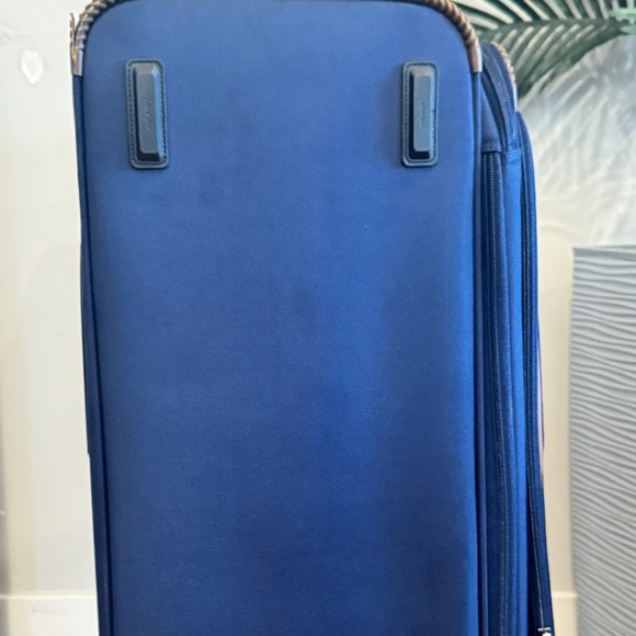 Travelpro Crew Classic Expandable Spinner luggage, suitcase travel bag - Picture 10 of 14